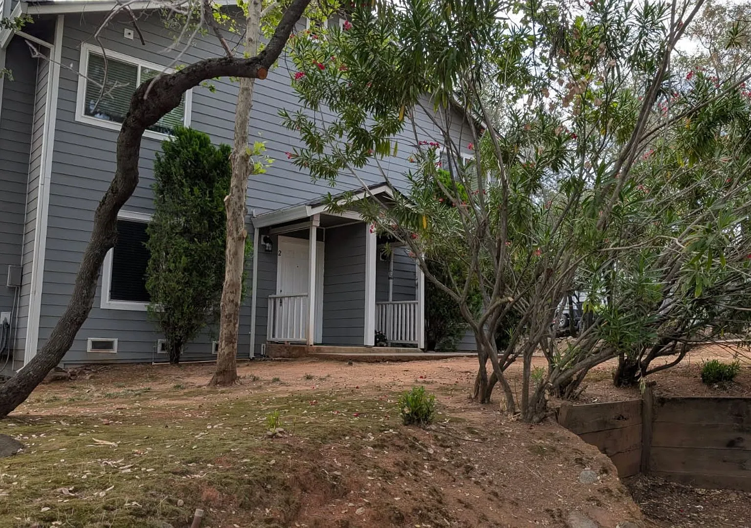 Cameron Park Townhouse apartments at La Crescenta Gardens — Photo 1