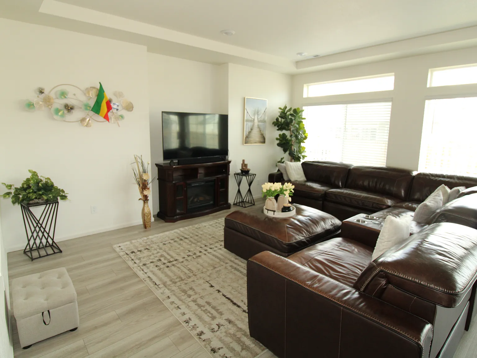 3 bed, 2212 sqft, $3,695 — Photo 2