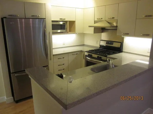 369 Franklin St APT 203, Cambridge, MA 02139