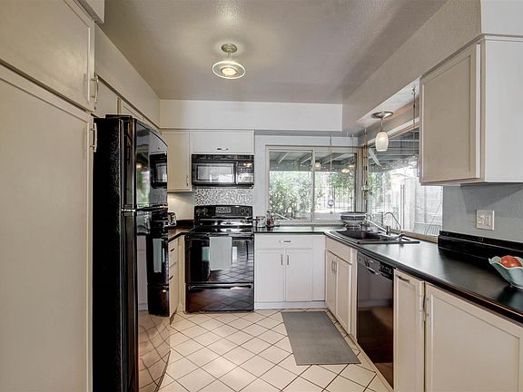 4th image of 1511 E Driftwood Dr