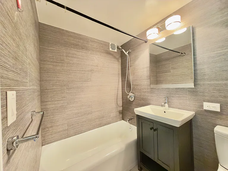 80 Park Ave #3H — Photo 6