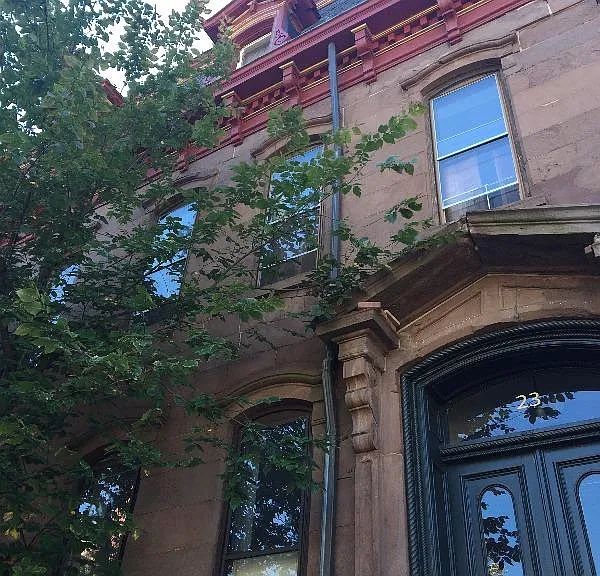 23 Capitol Avenue Sodo Brownstone Neighborhood #2 — Photo 2
