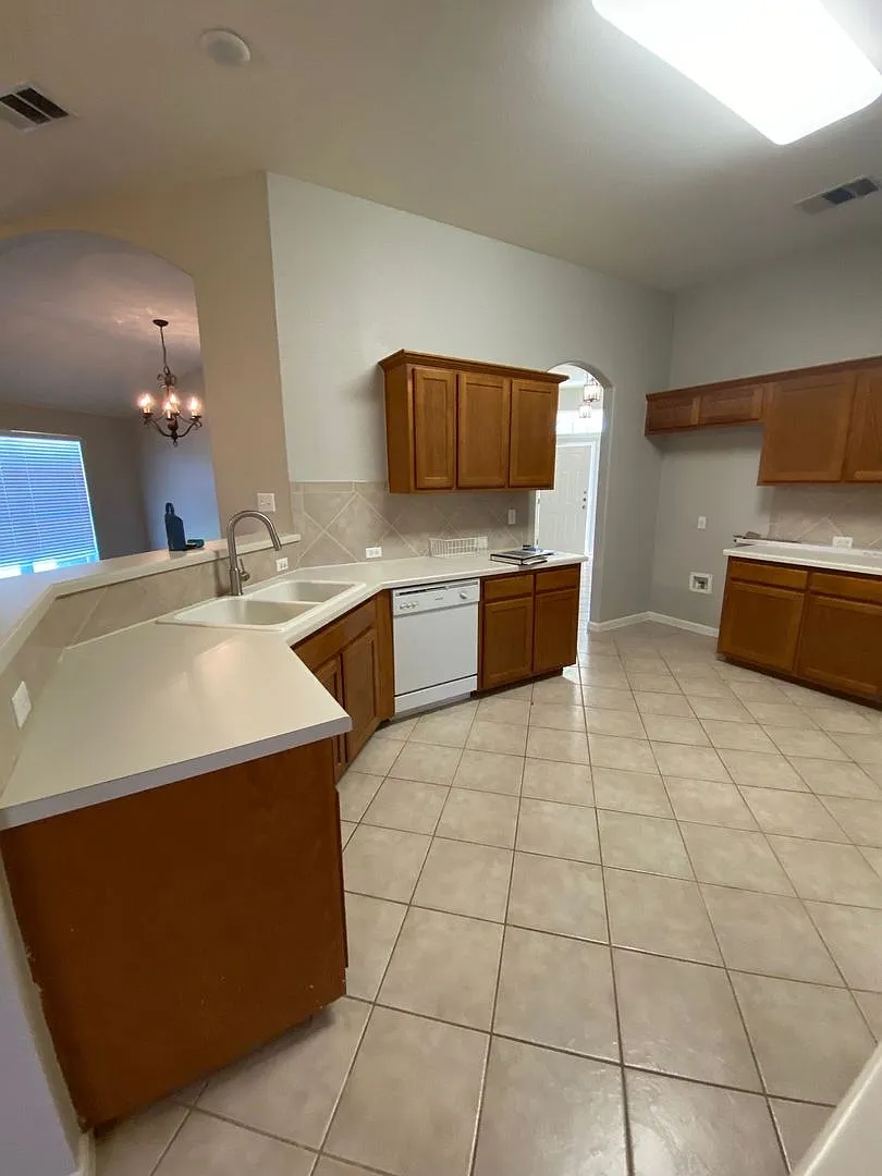 Nice One Story Home In Highland Park — Photo 3