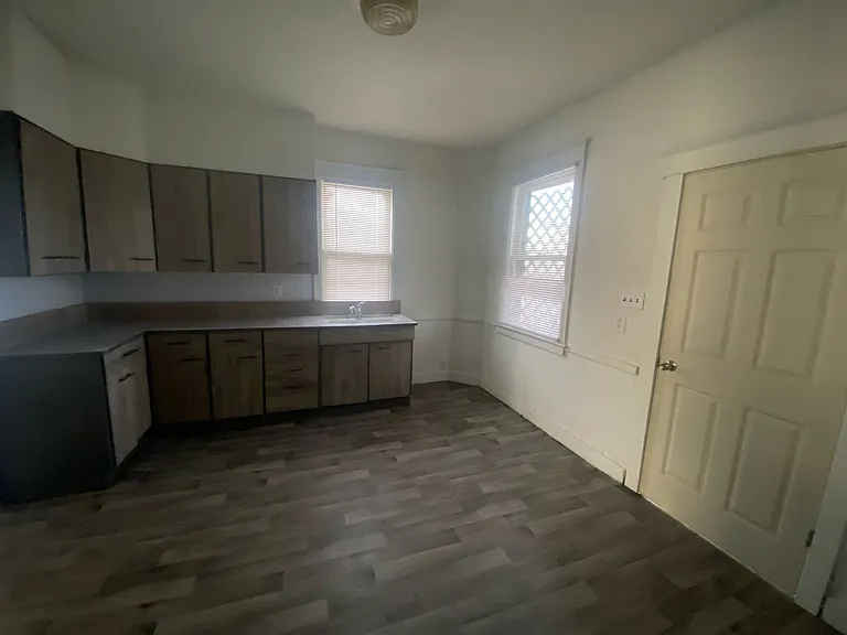 43 Allens Ave — Photo 9