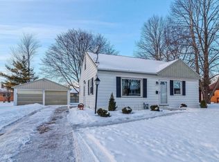 910 Silver St, De Pere, WI 54115