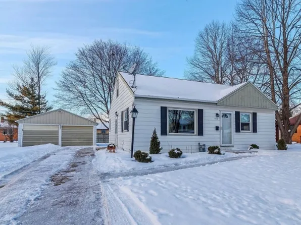 910 Silver St, De Pere, WI 54115