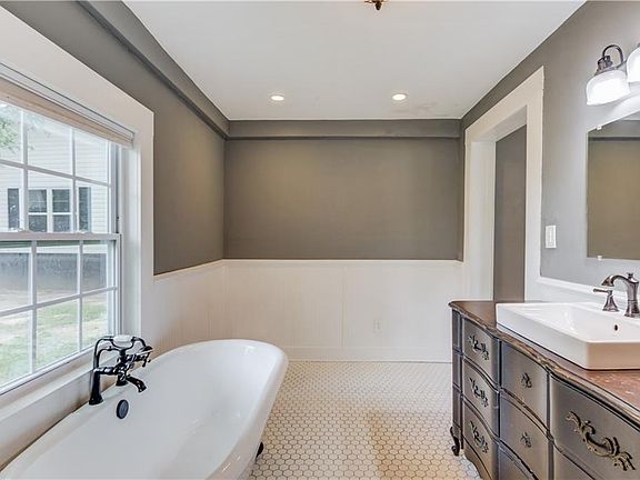 4th image of 2851 Harbins Rd SE