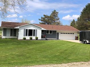 520 S 1st St, Edmore, MI 48829