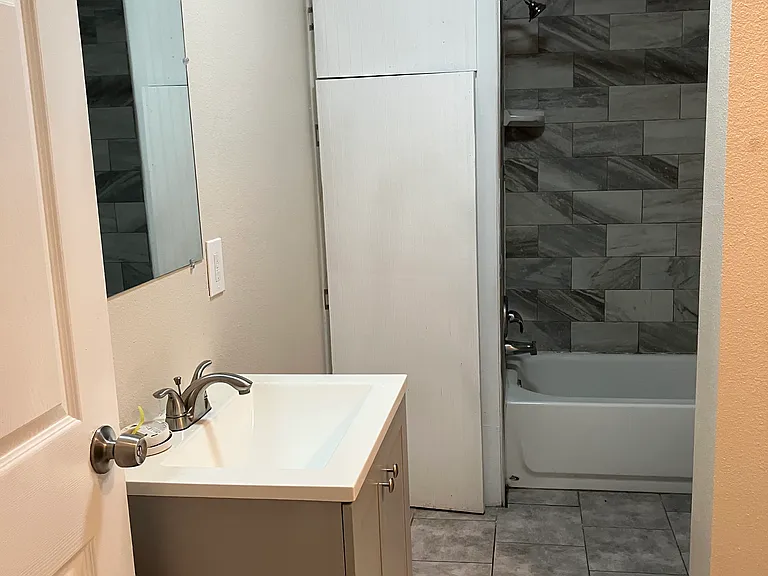 102-106 N Jasper St #110-A — Photo 9