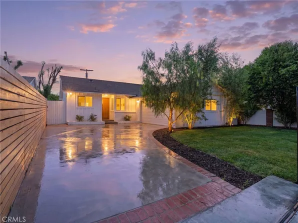 5141 Don Pio Dr, Woodland Hills, CA 91364