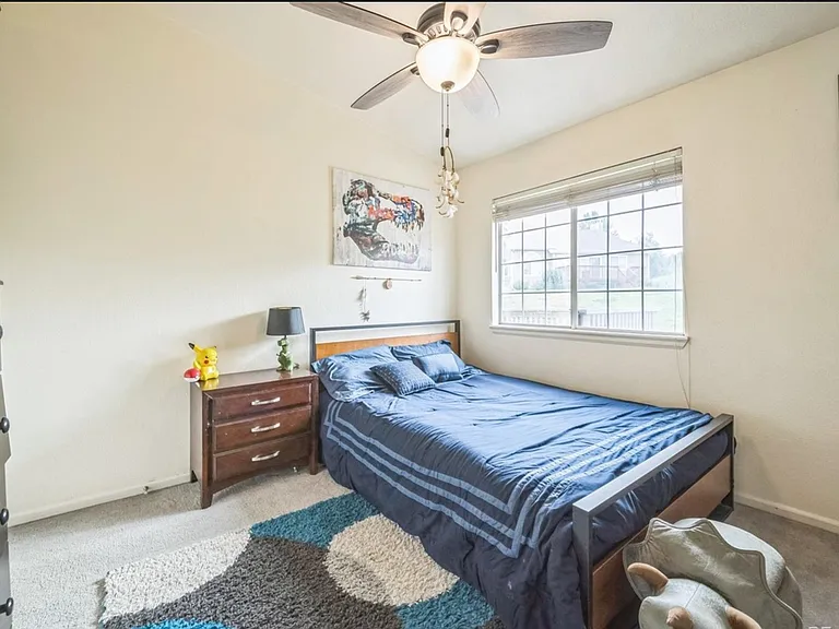 small bedroom pic #2