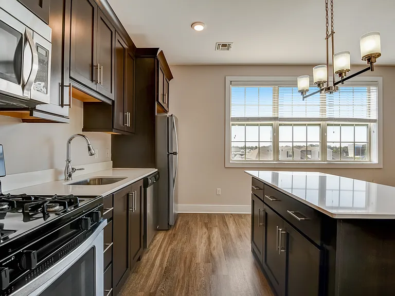 Station Place Apartments — Photo 5