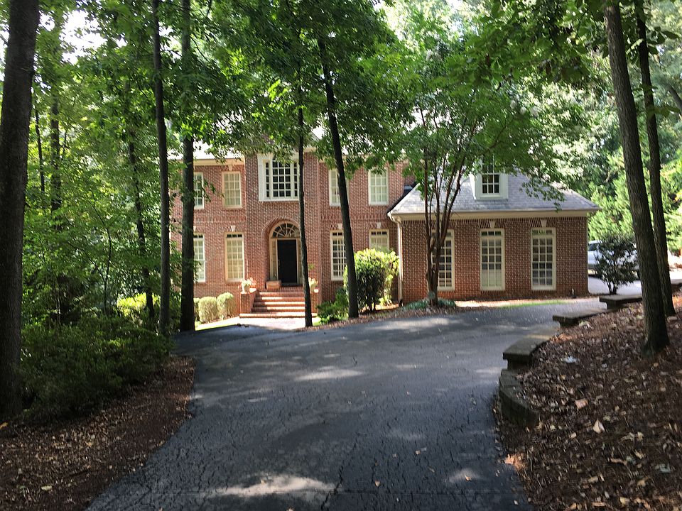 1st image of 2156 Cumberland Dr SE