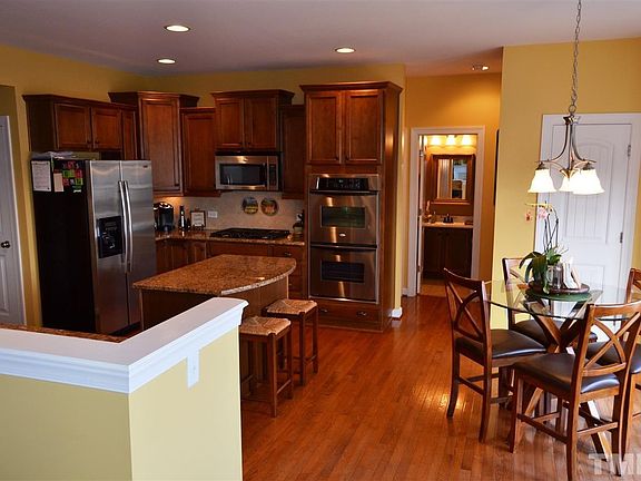 Chef's Kitchen with gas cooktop, SS appliances, granite counter tops, island and pantry.