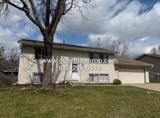 4271 Beaver Dam Rd, Eagan, MN 55122