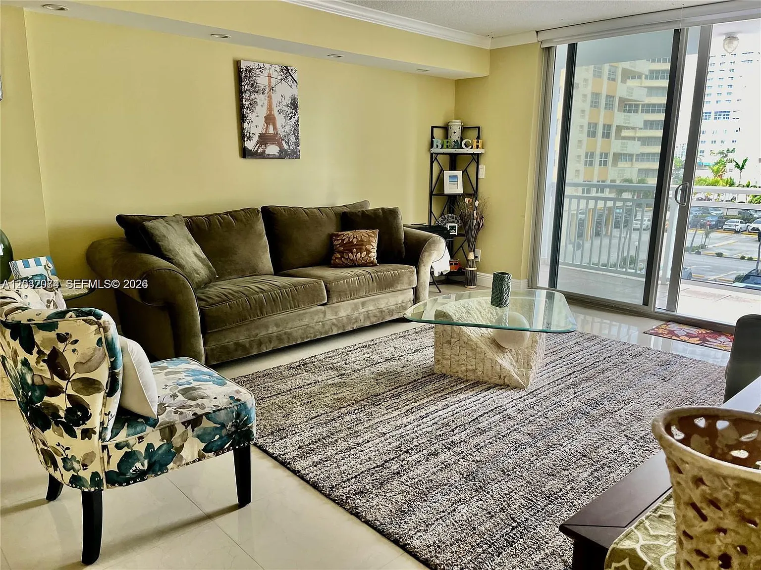 Plaza Towers South Condo — Photo 2