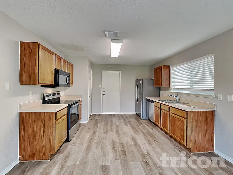 8203 Maple Meadow Dr — Photo 6