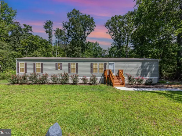 90 Colonial Cir, Colonial Beach, VA 22443