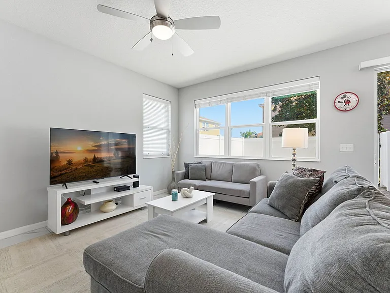 Crown Haven Dr — Photo 1