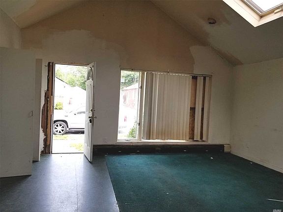 3rd image of 530 Grant Ave