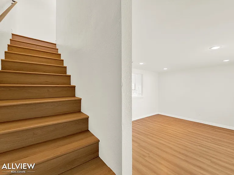 980 E Mission Ave — Photo 11