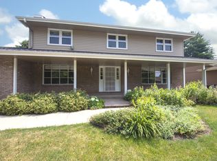 1957 Sweetbriar Ln, Rockford, IL 61107