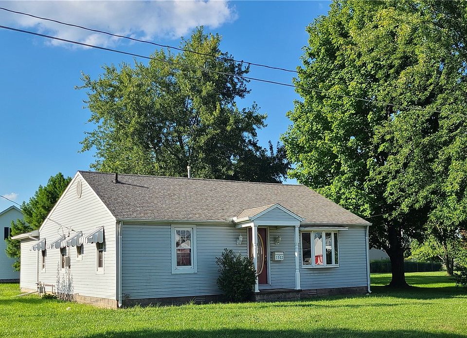 1302 Maple St, Marshall, IL 62441 | Zillow