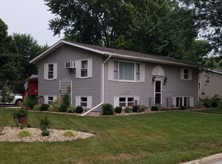 1003 Fairlane Ter, Albert Lea, MN 56007