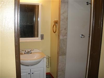 4th image of 6405 Larchmont Dr