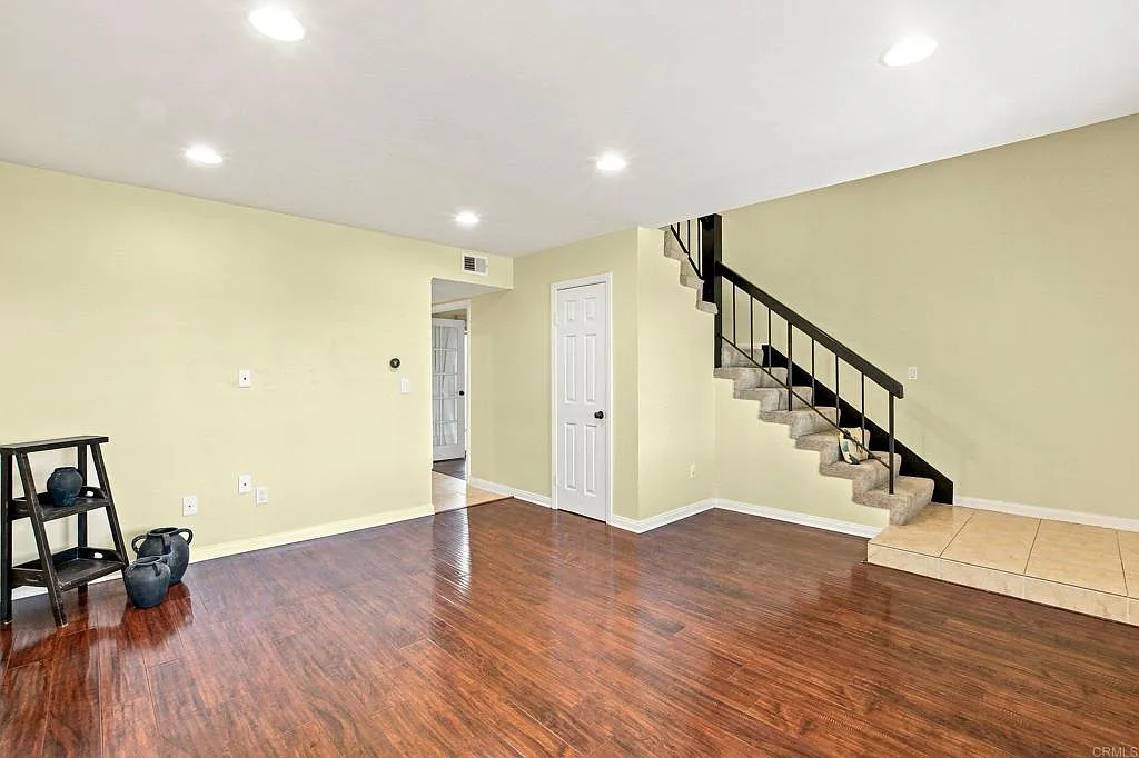 4 bed, 2.5 bath, 1400 sqft, $4,200 — Photo 4