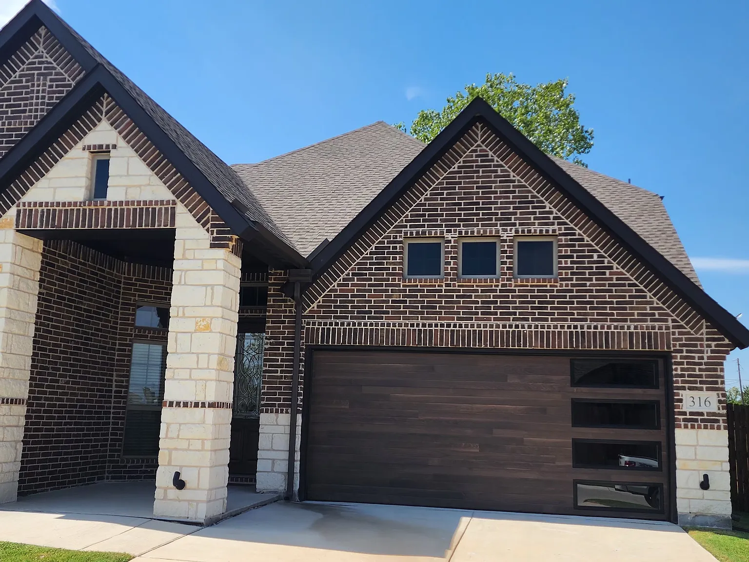4 bed, 2320 sqft, $2,950 — Photo 1