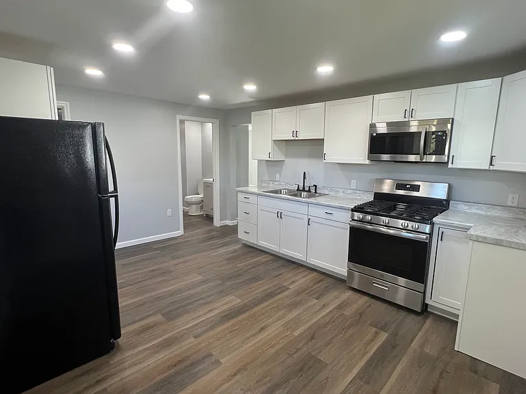 52 Hickory St — Photo 6