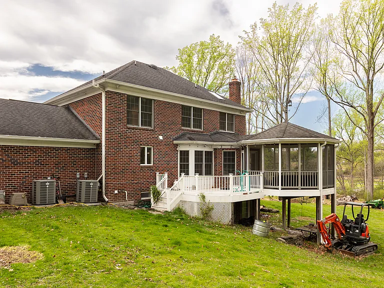 13576 Highland Rd — Photo 64