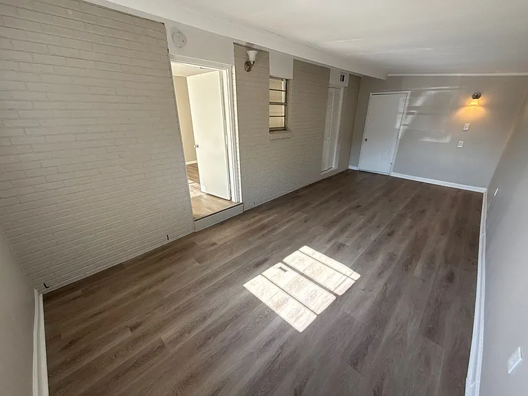 1401 Coffee Ct — Photo 6