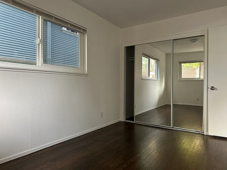 450 42nd St #B — Photo 26