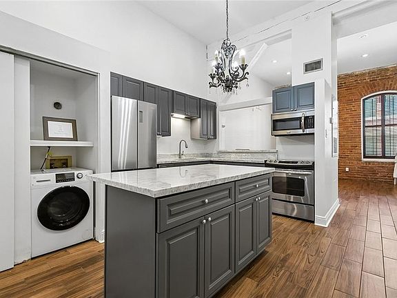 4th image of 700 Commerce St APT 216