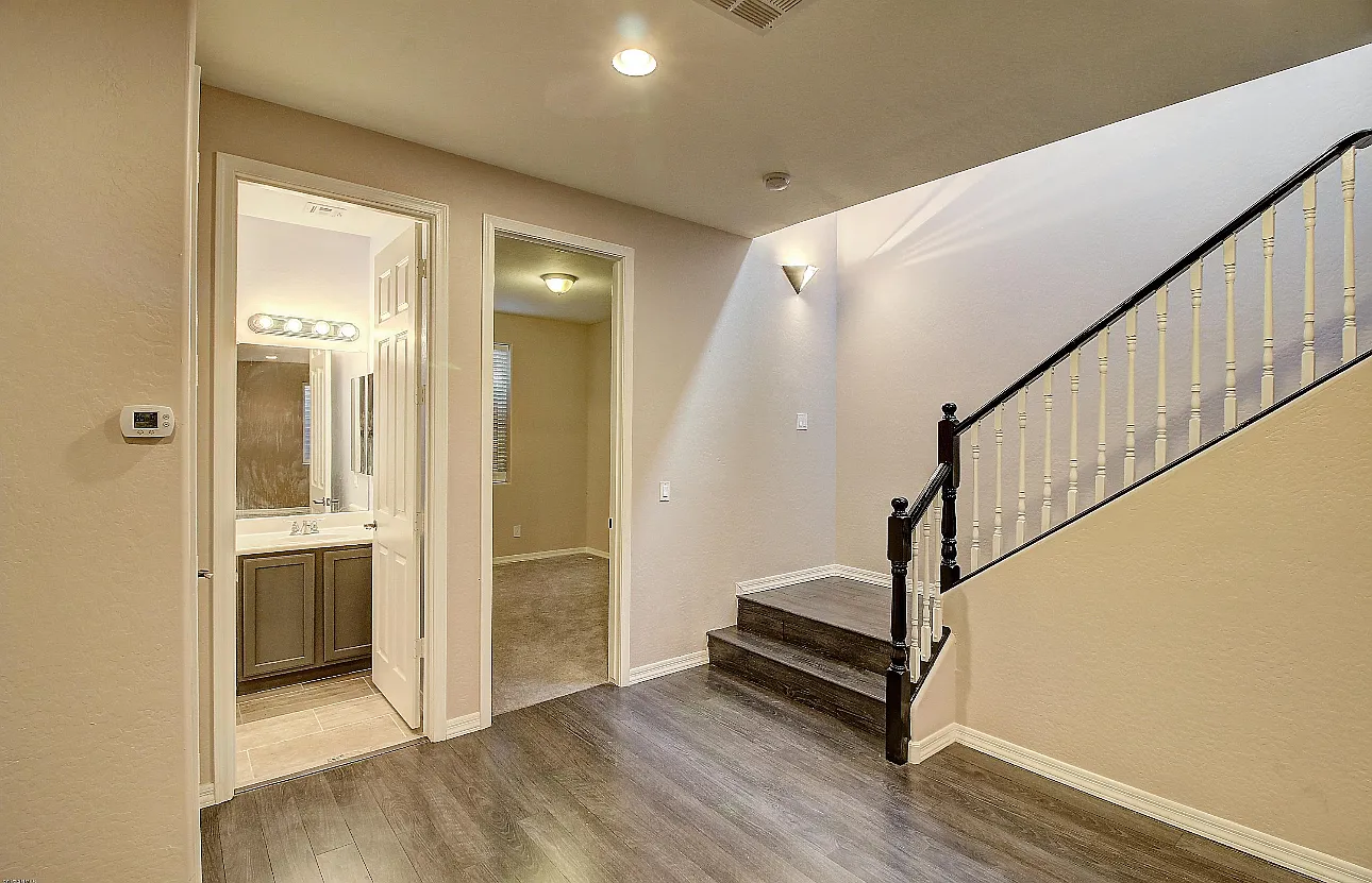 3 bed, 2022 sqft, $2,800 — Photo 4