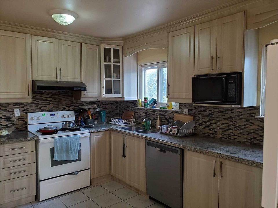 2nd image of 29 Duntroon Cres
