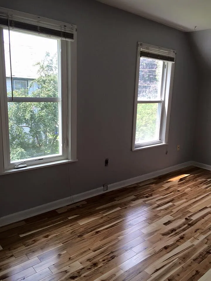 3 bed, 1000 sqft, $2,700 — Photo 2