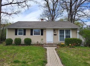 431 Whittier Ln, Mundelein, IL 60060