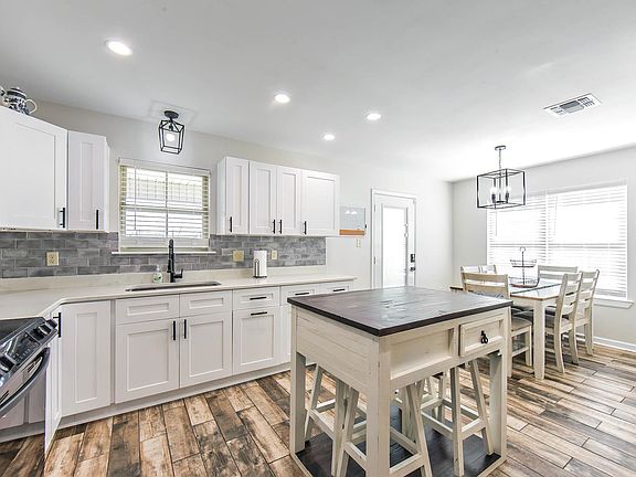 5th image of 398 Galvez Ln