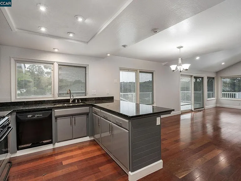 Duperu Dr — Photo 16