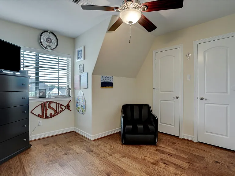 327 Twin Timbers Ln — Photo 21