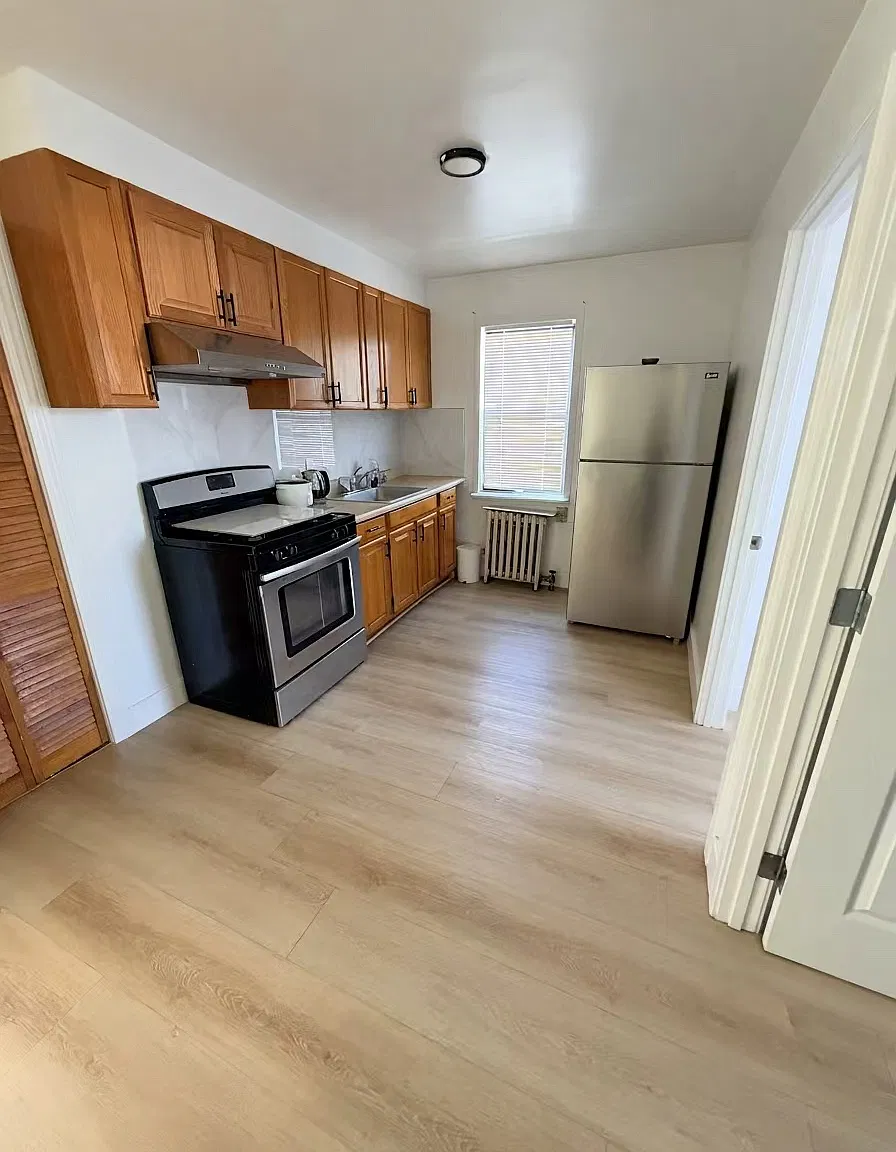 3 bed, 1050 sqft, $3,200 — Photo 4