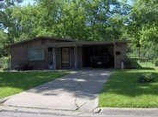 902 E 12th St, Bonham, TX 75418