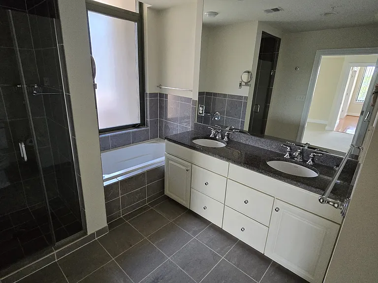 Ensuite Main Bath