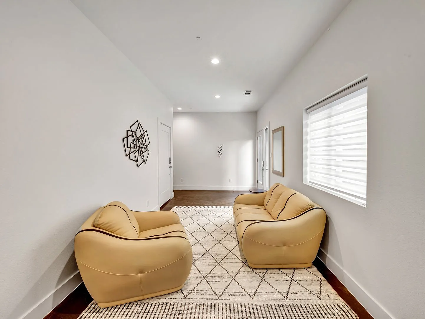2206 Arroyo Ave Townhomes — Photo 2