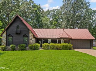 2403 Geneva Dr, Nesbit, MS 38651