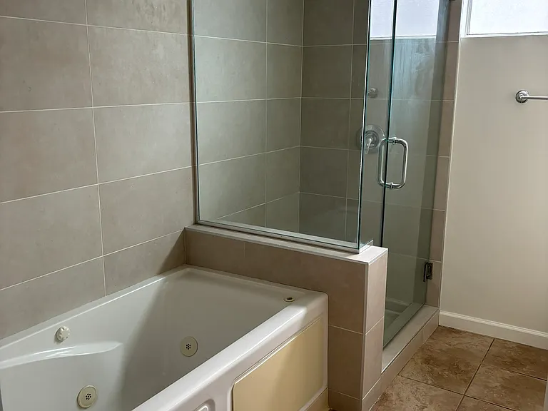 2204 S Bentley Ave #102 — Photo 12