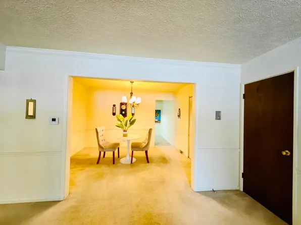 75 Mayflower Dr, Youngstown, OH